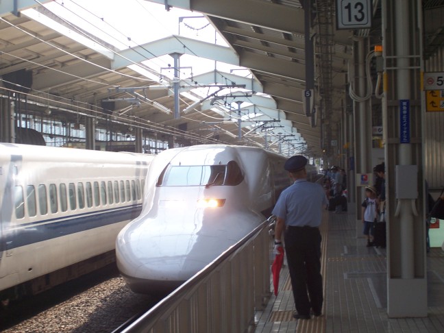  Shinkansen arrives to take us to Hiroshima