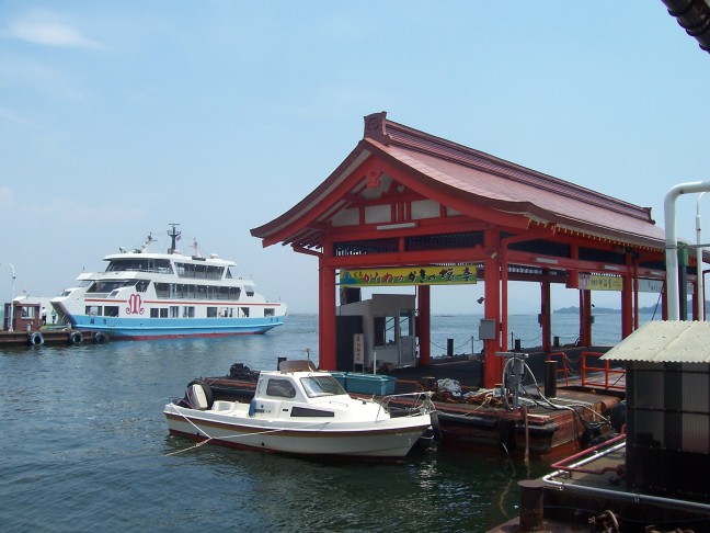  Waiting for ferry to Miyajima Shrine