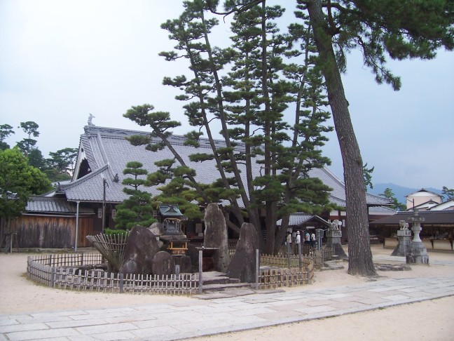  An adjacent shrine