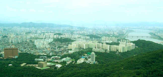 Sprawl to the East. Korea University is somewhere left of center.