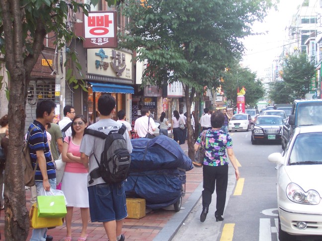 The shopping street extension across the boulevard.