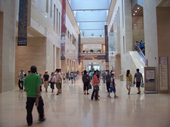 Main corridor, National Museum of Seoul.