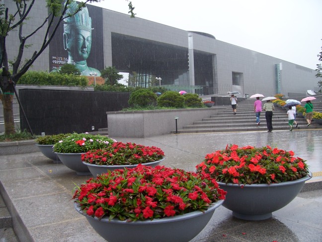 Despite the rain, I was able to get some nice color in this shot of the National Museum in Seoul
