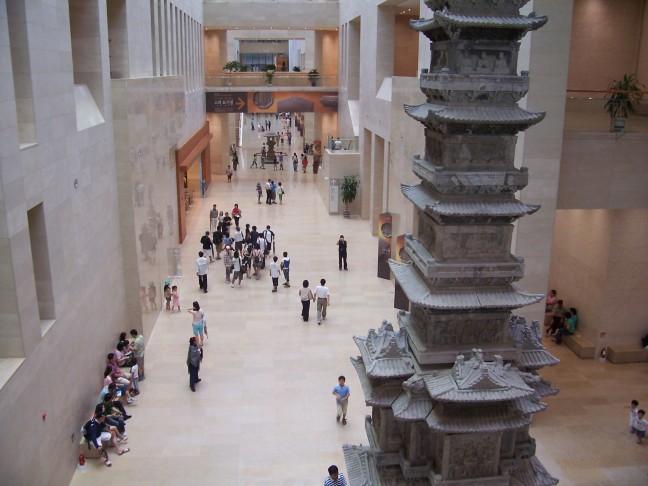 Main corridor from the other end, near the 12-story pagoda.