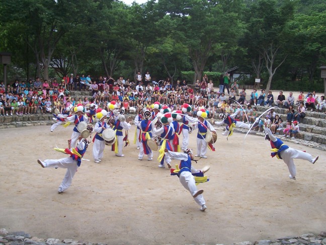 The whirling, twirling dancers.