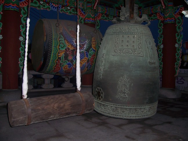 The gong and drum wait to speak.