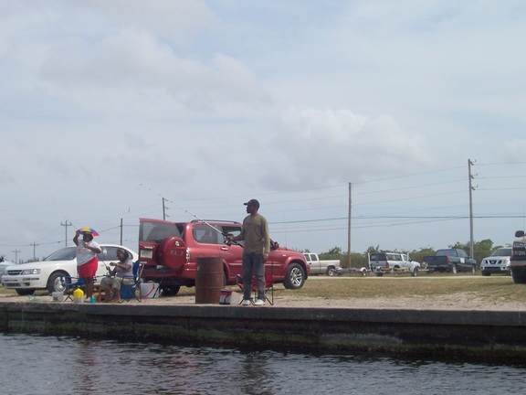 On the salt side we passed many families enjoying the water side.