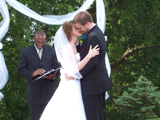 The couple's first married kiss