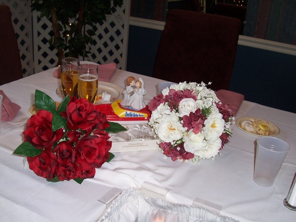 Cake topper visits empty head table