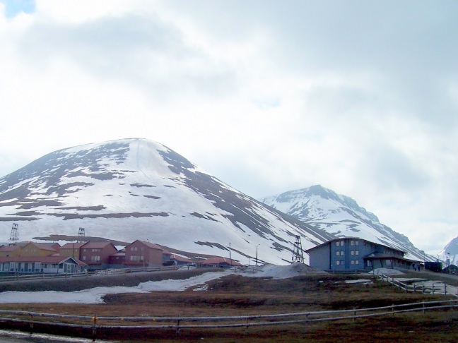 Housing on the left, Radisson hotel on the right, Longyearbyen