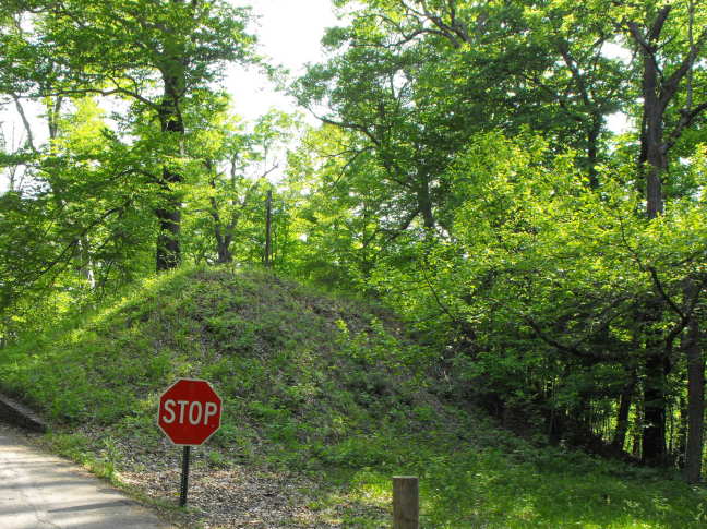  Earthwork at Fort Ancient showing the steep drop-off outside the mound