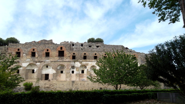  Temple of Venus in Pompei. Cremation crypts are beneath it.