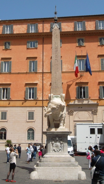  Bellini carved this elephant holding an obalisque near the Pantheon in Rome