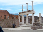  Top and bottom column tiers at the temple of Apollo in Pompei remind us that many of the buildings were two-story