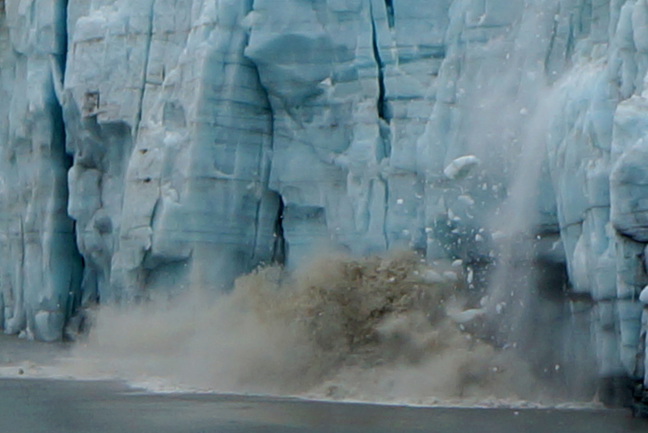  Caling creates a big splash at Margerie Glacier