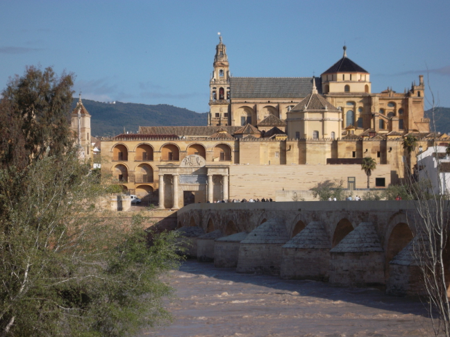  Old Roman bridge, Cordoba. La Mezquita in background