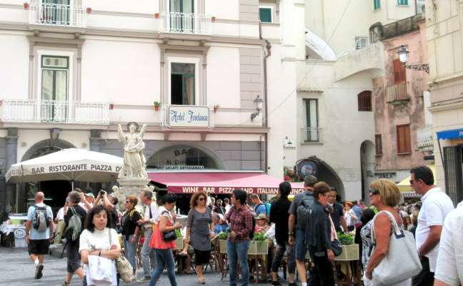 Street crowd in Positano