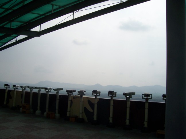 A picture from behind the photgraphy-permitted line at the Dora observatory.