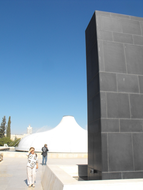  Shrine of the Book, Israel Museum, Jerusalem. The black wall symbolizes the enemies of the Qumran sect.